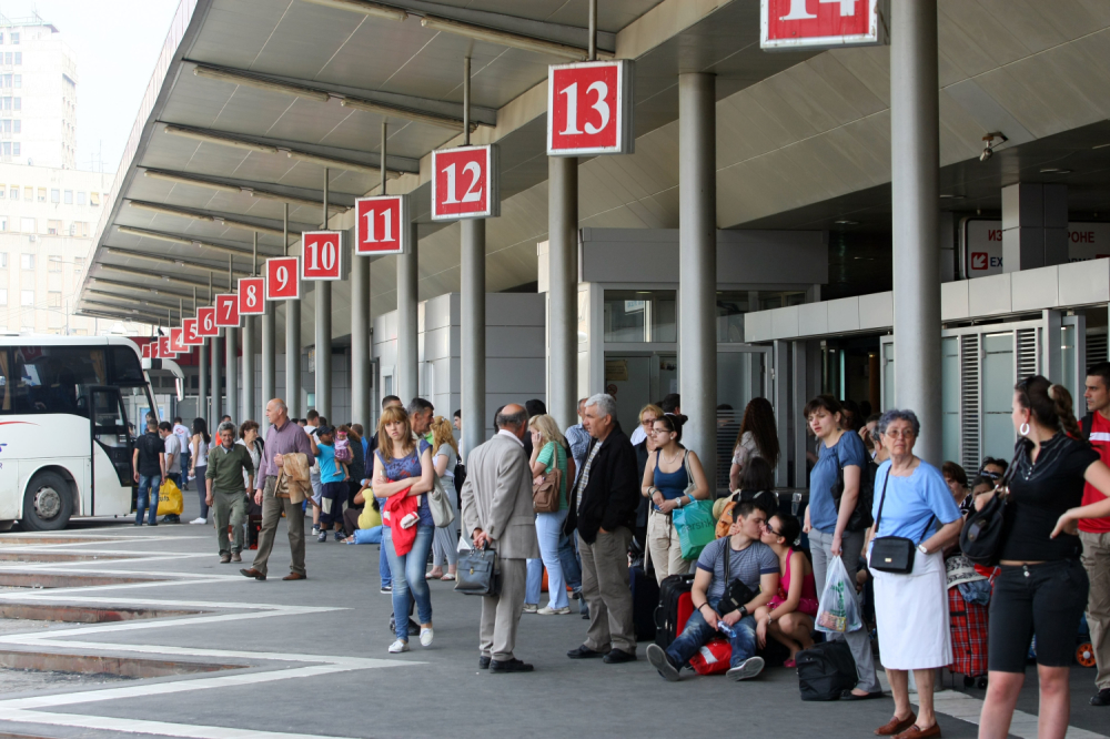 Peronsku Kartu Naplaćuju 180 Dinara! - Alo.rs